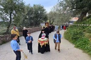 Η λιτάνευση της Τιμίας Κάρας του Αγίου Ραφαήλ στην Ιερά Μονή Του στη Μυτιλήνη (ΒΙΝΤΕΟ)
