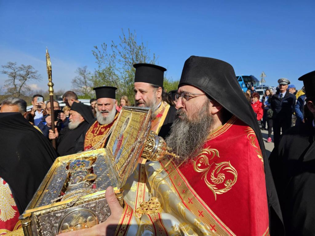 You are currently viewing Ιερό προσκύνημα του λειψάνου του Αγίου Γεωργίου από τη Νιγρίτα στη Βουλγαρία- Συγκινητικές στιγμές!