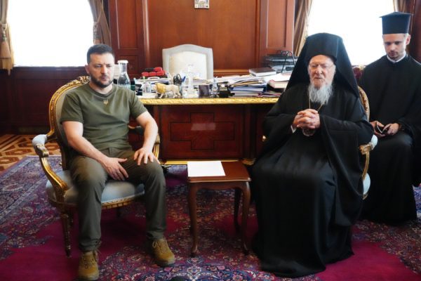 You are currently viewing Ζελένσκι: “Ευχαριστώ τον Οικουμενικό Πατριάρχη για την πνευματική υποστήριξη προς την Ουκρανία”