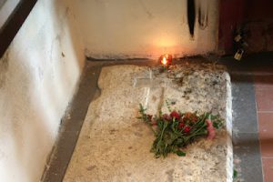 Στα ματωμένα ίχνη του Πατρο Κοσμά – Προσκύνημα στον τάφο του