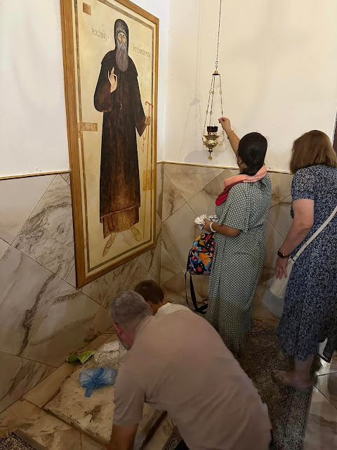You are currently viewing Συγκίνηση στον τόπο, όπου απαγχονίστηκε ο άγιος Κοσμάς -Πλήθος κόσμου στο μοναστήρι του στο Κολικόντασι -Λατρευτικές εκδηλώσεις και στην Κόνιτσα