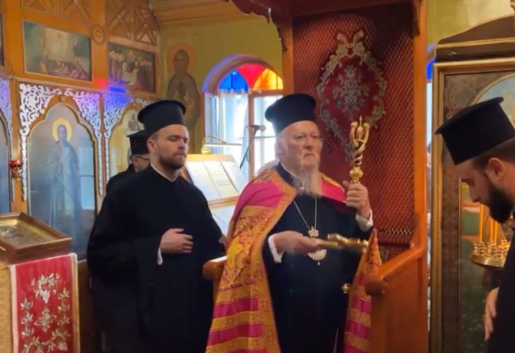 You are currently viewing Ο Οικουμενικός Πατριάρχης μετέφερε την ευλογία του Φαναρίου στη ρωσόφωνη ενορία του Γαλατά