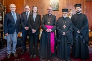 Μέλη της Επιτροπής Μεταναστεύσεως και Προσφύγων της Ρωμαιοκαθολικής Επισκοπικής Συνέλευσης της Γερμανίας στο Φανάρι