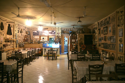 Καφενείο-μουσείο με παλιά αντικείμενα σε χωριό της Θεσπρωτίας, που συγκέντρωσε αείμνηστος ιερέας