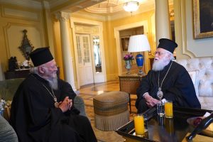 Η κατ’ ιδίαν συνάντηση Οικουμενικού Πατριάρχου και Αρχιεπισκόπου Αλβανίας με πολλά μηνύματα!