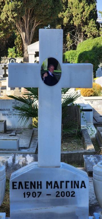 You are currently viewing Τρισάγιο στον τάφο του Νίκου Μαγγίνα από τον γενικό πρόξενο Κωνσταντίνο Κούτρα