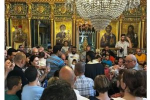 Βάπτιση παιδιών στην δίνη του πολέμου στην Γάζα από τον ηρωικό Αρχιεπίσκοπο Αλέξιο,Πατριαρχικό Επίτροπο στην Γάζα
