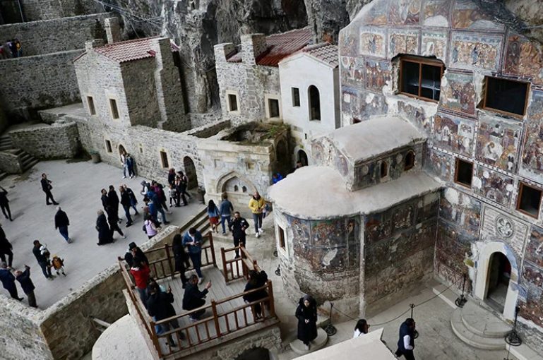 Ρεκόρ επισκεπτών στην ιστορική Μονή Παναγίας Σουμελά στην Τραπεζούντα
