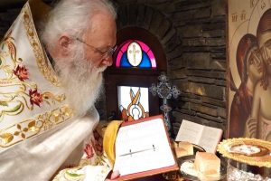 Ξεκινά το Σαρανταλείτουργο των Χριστουγέννων 2023 στην Ιερά Μονή Τρικόρφου. Μη ξεχάσετε τα αγαπημένα σας πρόσωπα