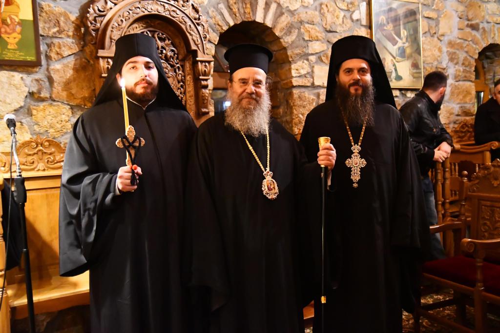''ΠΩΣ ΕΚΛΗΘΗΣ ΑΔΕΛΦΕ; ΑΛΕΞΑΝΔΡΟΣ ΜΟΝΑΧΟΣ!''