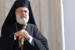 Σύρου Δωρόθεος Β’: «Η Εκκλησία οριοθετεί αλλά δεν οριοθετείται»- Συνέντευξη με πολλά μηνύματα