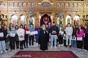 Εσπερινός των Τριών Ιεραρχών και βραβέυσεις μαθητών Γυμνασίου στην Αλεξάνδρεια
