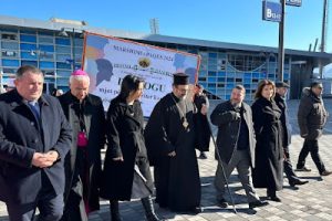 ΑΛΒΑΝΙΑ: Ειρηνική πορεία εκπροσώπων θρησκειών με αίτημα τον κοινωνικό  διάλογο