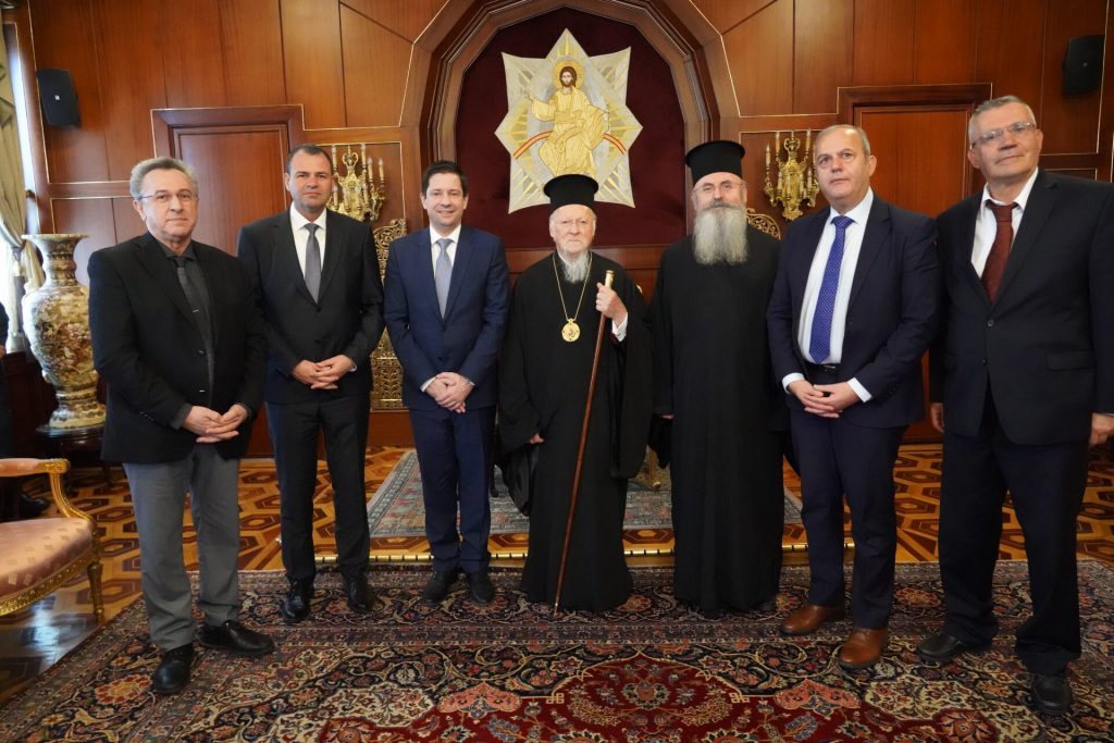 You are currently viewing Επίσημη πρόσκληση στον Οικουμενικό Πατριάρχη να επισκεφθεί το Περιστέρι
