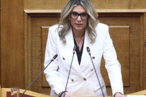 Η ιστορική ομιλία της  Άννας Καραμανλή στο Κοινοβούλιο για το επίμαχο νομοσχέδιο