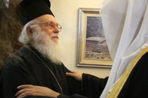 Έπαινοι στον Αρχιεπίσκοπο Αναστάσιο για την προώθηση της ειρήνης από τον Γ.Γ. του Παγκόσμιου Ισλαμικού Συνδέσμου