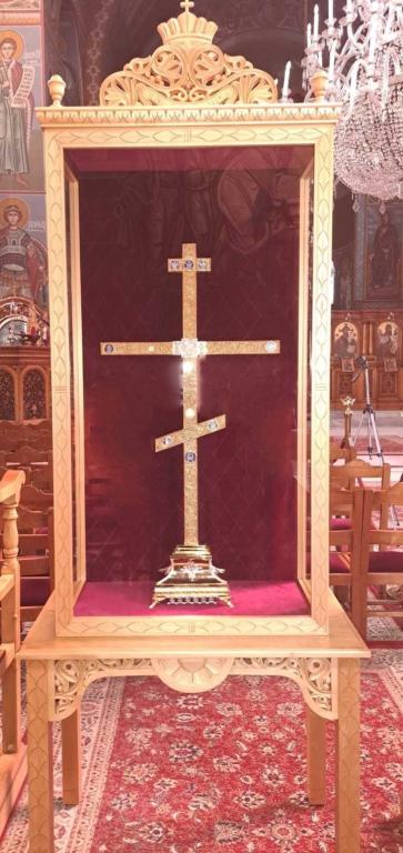 You are currently viewing Σε δημόσια προσκύνηση ο Σταυρός του Μεγάλου Κωνσταντίνου στον Βόλο