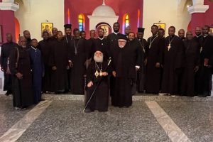 Ο Πατριάρχης Αλεξανδρείας Θεόδωρος Β´ με τον ιερό κλήρο της Ι. Μητροπόλεως Νιγηρίας