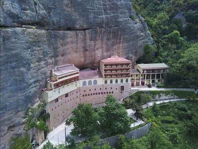 You are currently viewing Καλάβρυτα: Στα θυρανοίξια του Καθολικού του Μεγάλου Σπηλαίου η Υπουργός Πολιτισμού