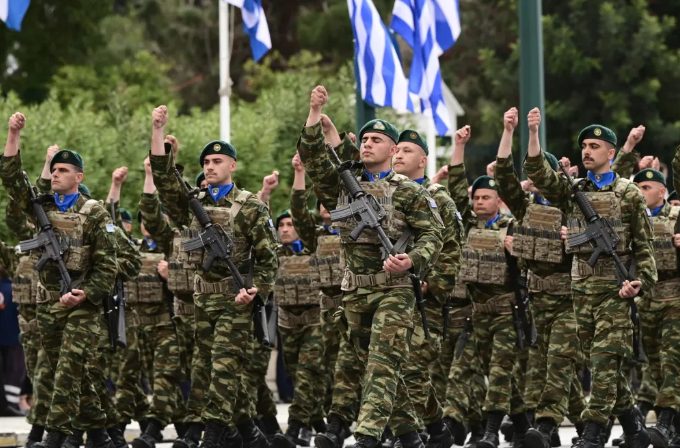 You are currently viewing Περηφάνεια για την στρατιωτική παρέλαση στην Αθήνα – Η Ελλάδα τίμησε την 25η Μαρτίου