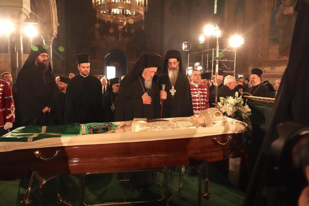 You are currently viewing Φωτοστιγμές από την άφιξη του Οικουμενικού Πατριάρχη κ. Βαρθολομαίου στη Σόφια για την τέλεση της κηδείας του Μακαριστού Βουλγαρίας Νεοφύτου