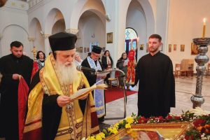 Με κατανυκτικότητα και κοσμοσυρροή οι Α΄  Χαιρετισμοί στην Ορθόδοξη Εκκλησία της Αλβανίας