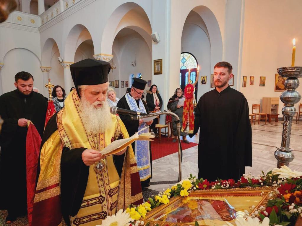 You are currently viewing Με κατανυκτικότητα και κοσμοσυρροή οι Α΄  Χαιρετισμοί στην Ορθόδοξη Εκκλησία της Αλβανίας