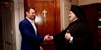 Η παγίδα του Ελπιδοφόρου στον Κασσελάκη: Άνθρωποι της Αρχιεπισκοπής διέρρευσαν αμέσως τη δήλωση για τη βάφτιση… Όλος ο αποκαλυπτικός διάλογος των δύο ανδρών (video)