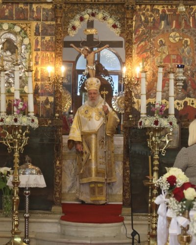 Εν πληθούση Εκκλησία ο Σεβασμιώτατος κ. Δωρόθεος Β' ιερούργησε σήμερα στον Ιερό Ναό Αγίου Χαραλάμπους Αδάμαντος Μήλου