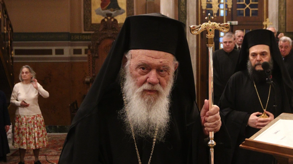 You are currently viewing Ο Αρχιεπίσκοπος Ιερώνυμος καταδικάζει τις επιθέσεις σε πολιτικούς με αφορμή τον γάμο των ομοφύλων: Η Εκκλησία δεν εκδικείται