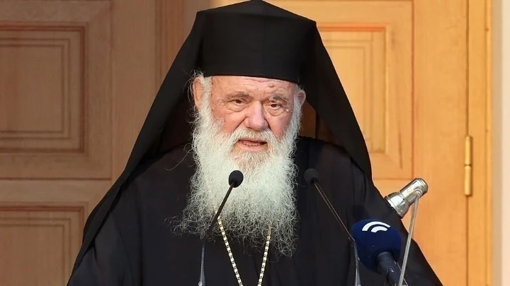 You are currently viewing Οργισμένος ο Αρχιεπίσκοπος Ιερώνυμος: Δεν θα κάνουμε αυτό που θα μας πει ο Βελόπουλος