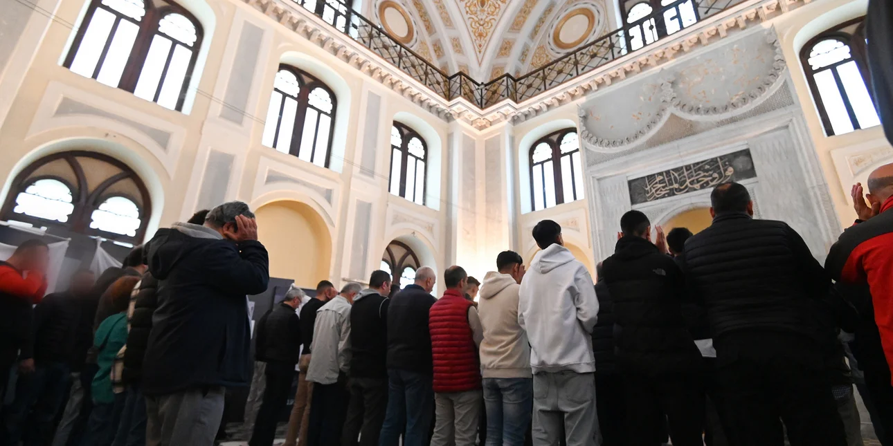You are currently viewing Θεσσαλονίκη: Άνοιξε μετά από 102 χρόνια το Γενί Τζαμί για το Ραμαζάνι -Υπό αστυνομική παρουσία- Ενώ η Αγιά Σοφιά παραμένει Τζαμί …