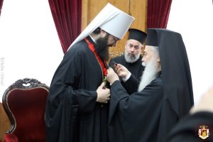 Νέα πρόκληση από τον Πατριάρχη Ιεροσολύμων! Παρασημοφόρησε τον Μητροπολίτη Βολοκολάμσκ Αντώνιο