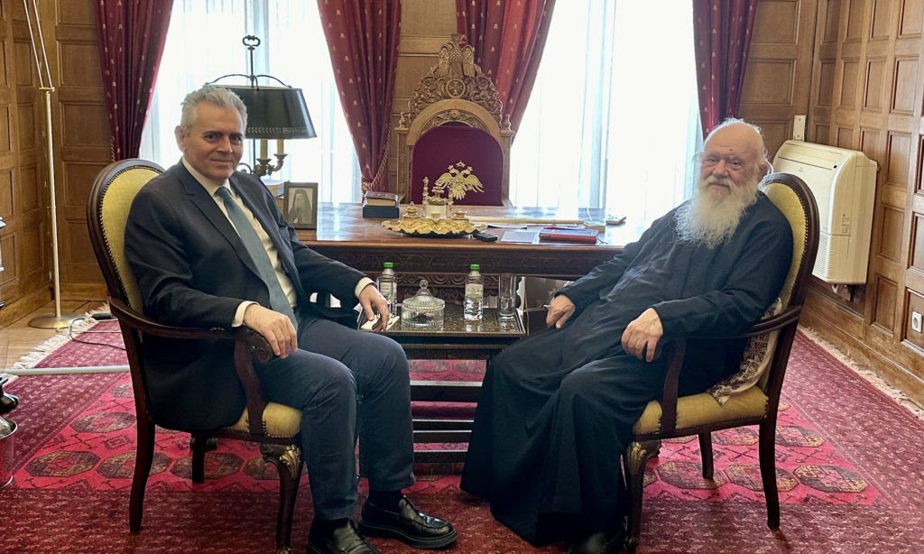 You are currently viewing Συνάντηση Αρχιεπισκόπου Ιερωνύμου με τον Μάξιμο Χαρακόπουλο